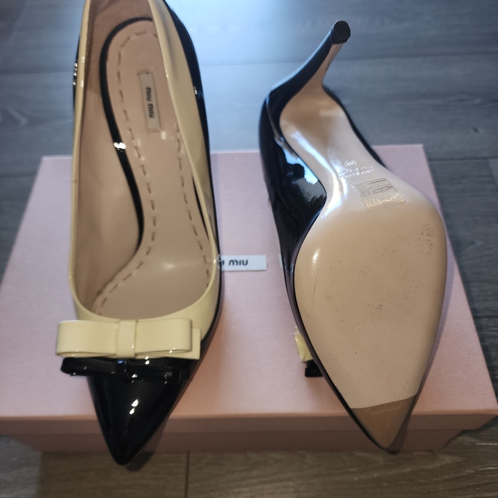 Miu Miu Patent leather bow pumps